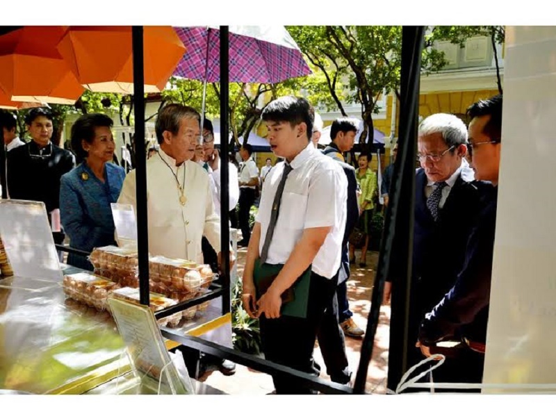นิสิตได้รับรางวัลนวัตกรรมการออกแบบ  ร้านค้าเคลื่อนที่เสน่ห์วิถีไทยริมทาง