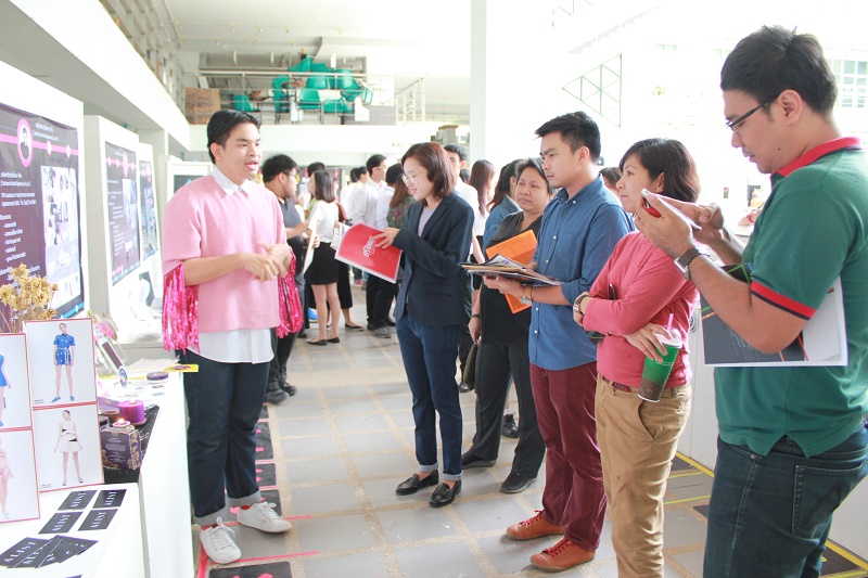 นิทรรศการแสดงผลงานนิสิตปี 4 ฝึกงาน ภาควิชาศิลปะและการออกแบบ สาขาวิชาออกแบบผลิตภัณฑ์และบรรจุภัณฑ์ ประจำปีการศึกษา 2558