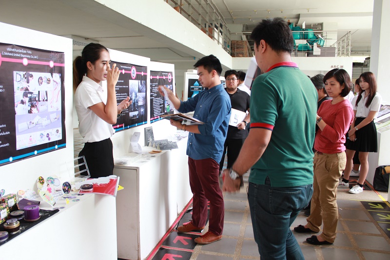 นิทรรศการแสดงผลงานนิสิตปี 4 ฝึกงาน ภาควิชาศิลปะและการออกแบบ สาขาวิชาออกแบบผลิตภัณฑ์และบรรจุภัณฑ์ ประจำปีการศึกษา 2558