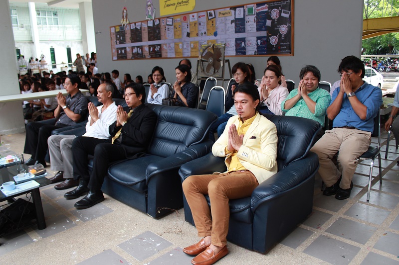 พิธีไหว้ครูและครอบครู ประจำปีการศึกษา 2558
