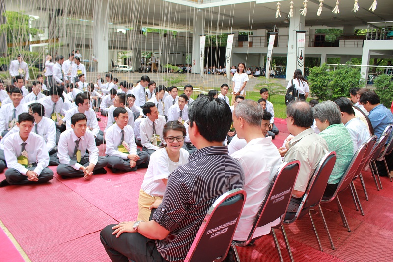พิธีไหว้ครูและครอบครู ประจำปีการศึกษา 2558