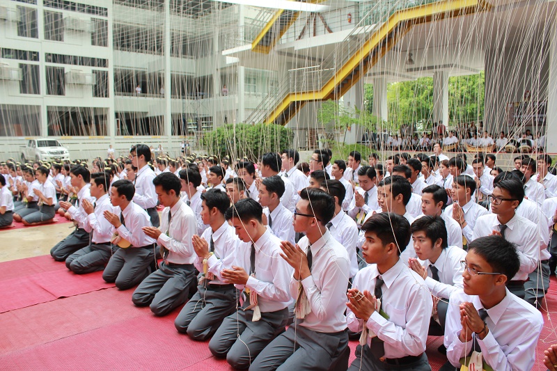 พิธีไหว้ครูและครอบครู ประจำปีการศึกษา 2558