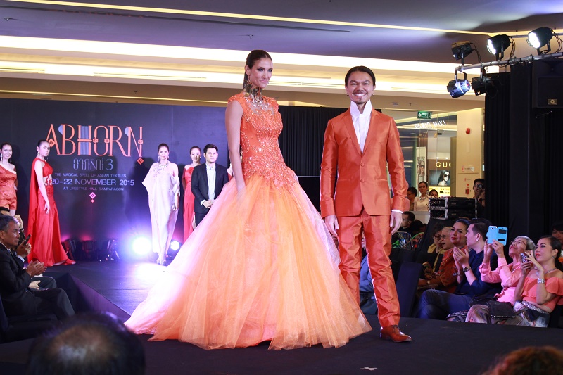 นิทรรศการอาภรณ์ 3 " มนต์เสน่ห์แห่งสิ่งทอ"