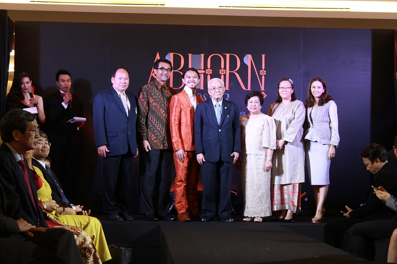 นิทรรศการอาภรณ์ 3 " มนต์เสน่ห์แห่งสิ่งทอ"