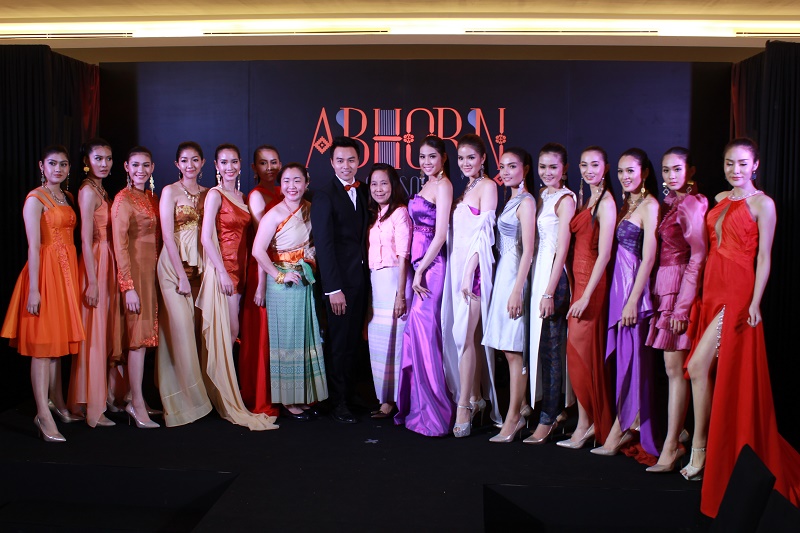 นิทรรศการอาภรณ์ 3 " มนต์เสน่ห์แห่งสิ่งทอ"