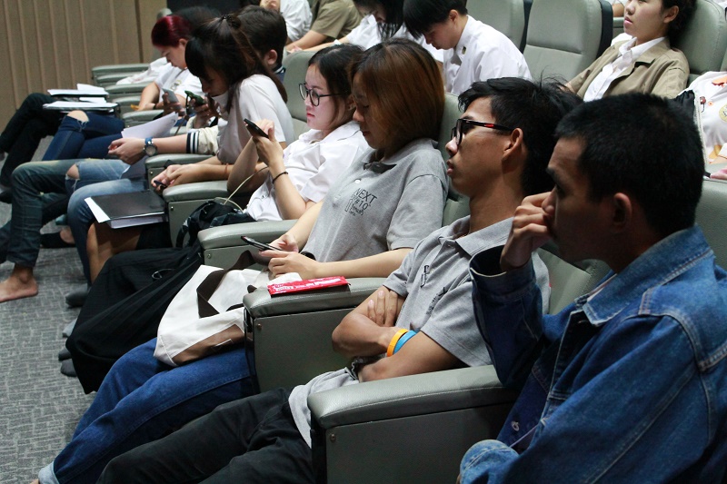 ถ่ายทอดสดงานกิจกรรมบรรยายเรื่อง " ฟังแล้วรวย : SMEs Talk"
