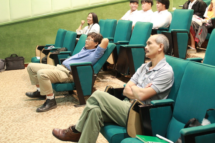 บรรยายพิเศษ หัวข้อ " การสร้างกิจกรรมและขบวนการดำเนินโครงการศิลปวัฒนธรรมสำหรับชุมชน และแนวคิดการทำงานสร้างสรรค์ด้านทัศนศิลป์" 