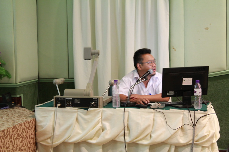 บรรยายพิเศษ หัวข้อ " การสร้างกิจกรรมและขบวนการดำเนินโครงการศิลปวัฒนธรรมสำหรับชุมชน และแนวคิดการทำงานสร้างสรรค์ด้านทัศนศิลป์" 