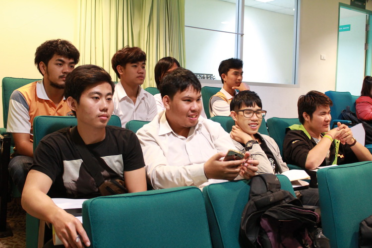 บรรยายพิเศษ หัวข้อ " การสร้างกิจกรรมและขบวนการดำเนินโครงการศิลปวัฒนธรรมสำหรับชุมชน และแนวคิดการทำงานสร้างสรรค์ด้านทัศนศิลป์" 