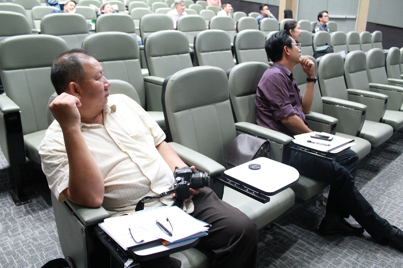 ตรวจผลงานวิทยานิพนธ์ นิสิตชั้นปีที่ 5 สาขาสถาปัตยกรรม ประจำปีการศึกษา 2558