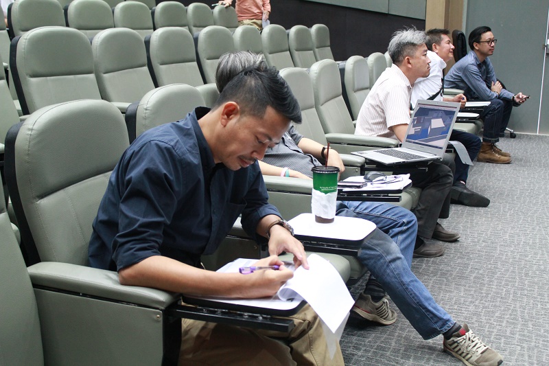 ตรวจผลงานวิทยานิพนธ์ นิสิตชั้นปีที่ 5 สาขาสถาปัตยกรรม ประจำปีการศึกษา 2558