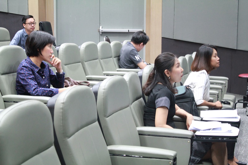 ตรวจผลงานวิทยานิพนธ์ นิสิตชั้นปีที่ 5 สาขาสถาปัตยกรรม ประจำปีการศึกษา 2558
