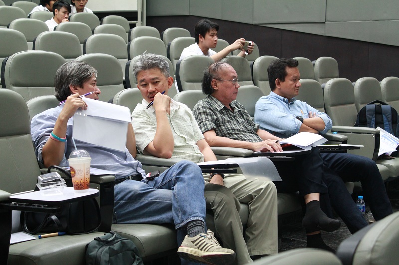 ตรวจผลงานวิทยานิพนธ์ นิสิตชั้นปีที่ 5 สาขาสถาปัตยกรรม ประจำปีการศึกษา 2558