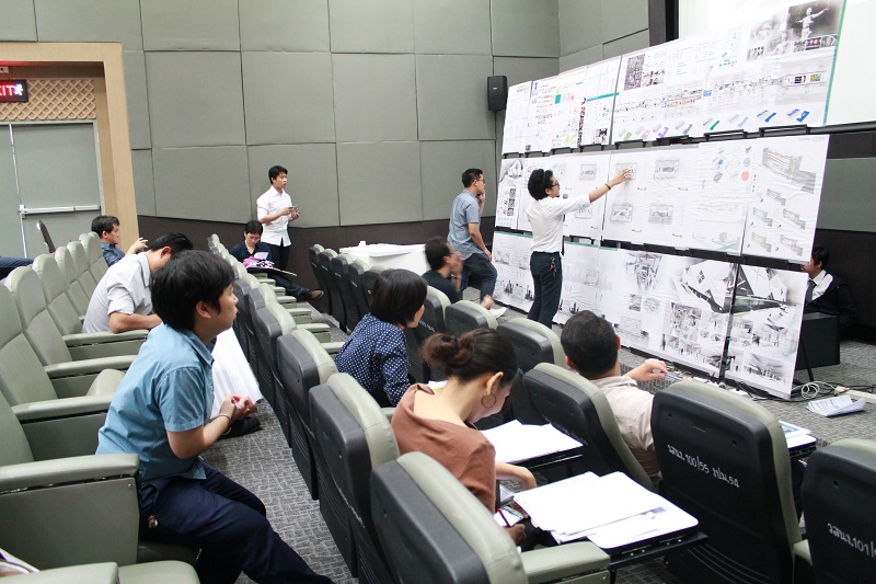 ตรวจผลงานวิทยานิพนธ์ นิสิตชั้นปีที่ 5 สาขาสถาปัตยกรรม ประจำปีการศึกษา 2558
