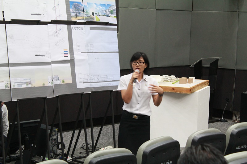 ตรวจผลงานวิทยานิพนธ์ นิสิตชั้นปีที่ 5 สาขาสถาปัตยกรรม ประจำปีการศึกษา 2558