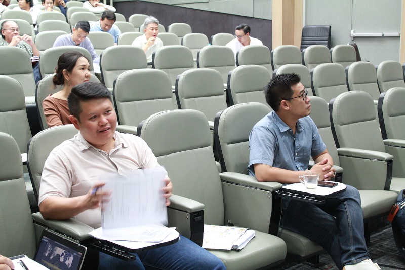 ตรวจผลงานวิทยานิพนธ์ นิสิตชั้นปีที่ 5 สาขาสถาปัตยกรรม ประจำปีการศึกษา 2558