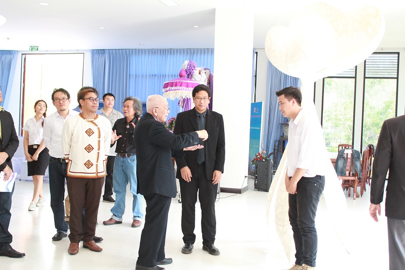 นิทรรศการศิลปกรรมผลงานศิลปนิพนธ์ของนิสิตชั้นปีที่ 4 สาขาวิชาออกแบบทัศนศิลป์ ประจำปีการศึกษา 2558 