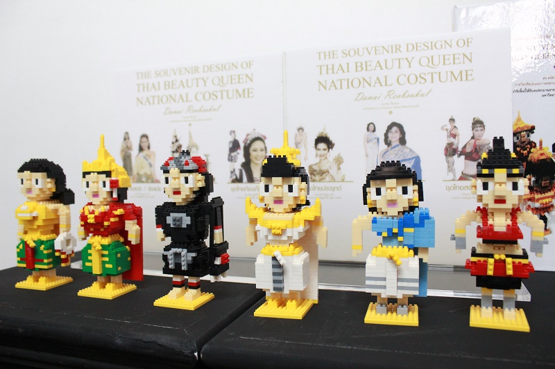 ดร.ดนัย เรียบสกุล ให้สัมภาษณ์สื่อมวลชน งานวิจัยออกแบบเลโก้ชุดประจำชาตินางงามไทย