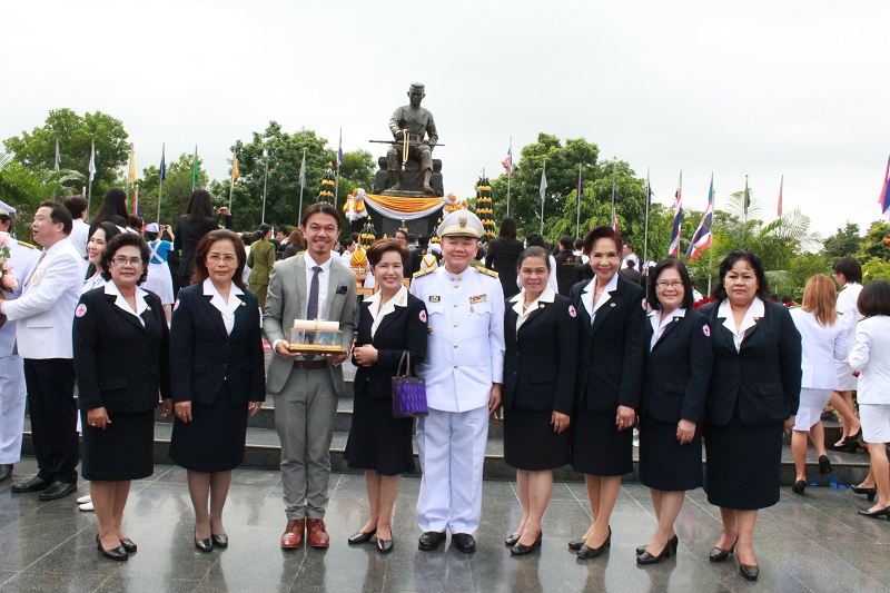 ดร.ดนัย เรียบสกุล ได้รับโล่เกียรติยศบุคลากรดีเด่น มหาวิทยาลัยนเรศวร ประจำปี 2559