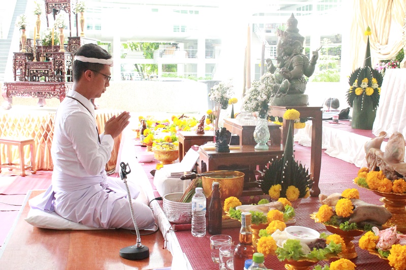 พิธีไหว้ครูและครอบครัวประจำปีการศึกษา 2559