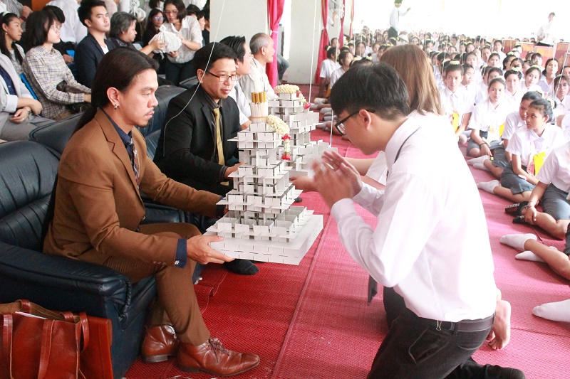 พิธีไหว้ครูและครอบครัวประจำปีการศึกษา 2559