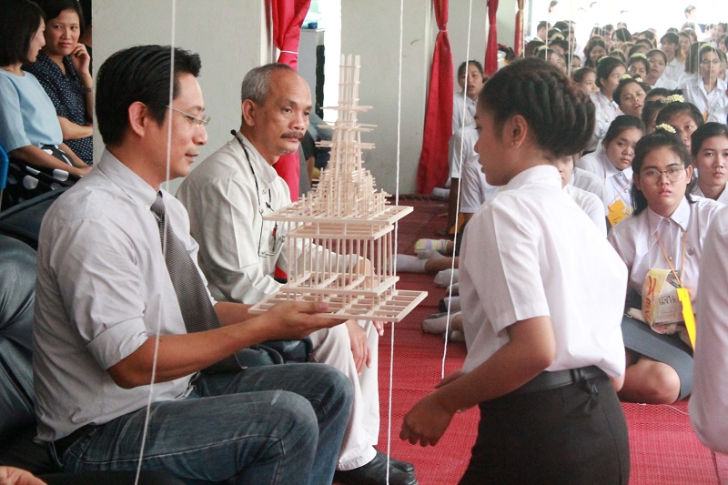 พิธีไหว้ครูและครอบครัวประจำปีการศึกษา 2559