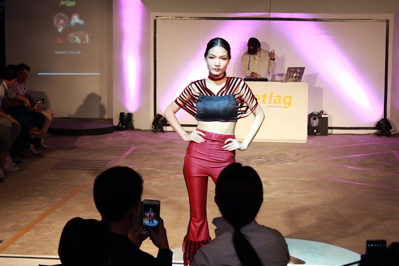 นิสิตจัดแสดงแฟชั่นโชว์ "Jetlag” 