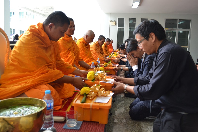 ทำบุญปีใหม่ 2560