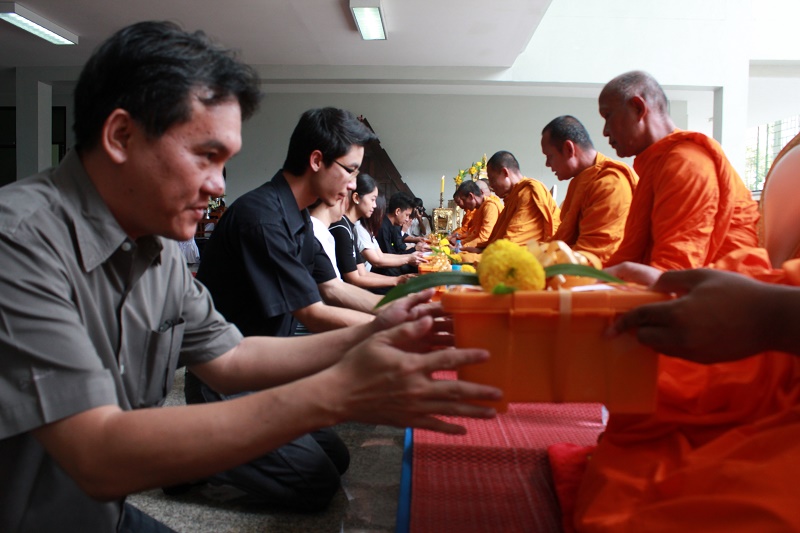 ทำบุญปีใหม่ 2560