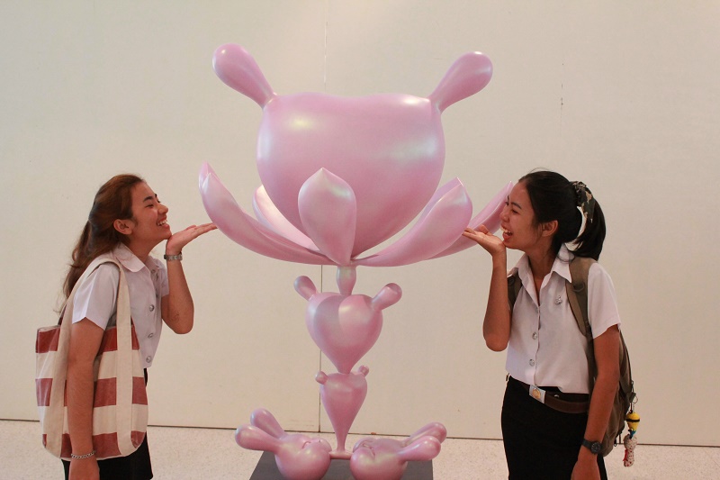 นิทรรศการสร้างสรรค์ประติมากรรมร่วมสมัย "นิทานรัก" 