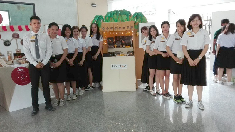 นิสิตชั้นปีที่ 3 สาขาออกแบบผลิตภัณฑ์และบรรจุภัณฑ์ และสาขาวิชาวิทยาศาสตร์การเกษตร ตอบรับนโยบาย Thailand 4.0 บูรณาการการเรียนการสอนตอบโจทย์ Young Smart Farmer 