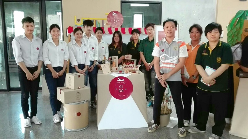 นิสิตชั้นปีที่ 3 สาขาออกแบบผลิตภัณฑ์และบรรจุภัณฑ์ และสาขาวิชาวิทยาศาสตร์การเกษตร ตอบรับนโยบาย Thailand 4.0 บูรณาการการเรียนการสอนตอบโจทย์ Young Smart Farmer 