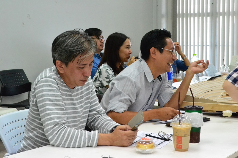 ตรวจผลงานวิทยานิพนธ์ นิสิตชั้นปีที่ 5 สาขาสถาปัตยกรรม ประจำปีการศึกษา 2559