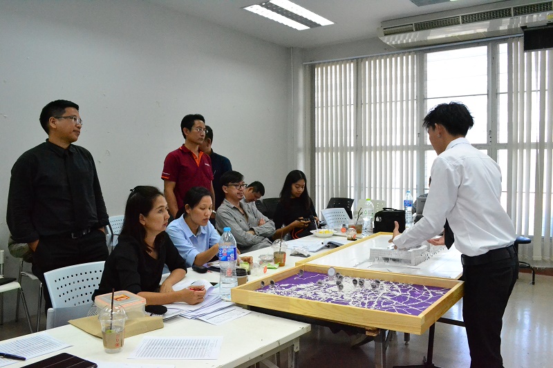 ตรวจผลงานวิทยานิพนธ์ นิสิตชั้นปีที่ 5 สาขาสถาปัตยกรรม ประจำปีการศึกษา 2559