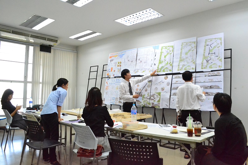 ตรวจผลงานวิทยานิพนธ์ นิสิตชั้นปีที่ 5 สาขาสถาปัตยกรรม ประจำปีการศึกษา 2559