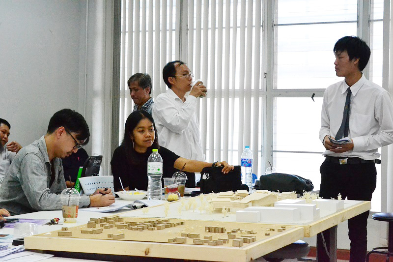 ตรวจผลงานวิทยานิพนธ์ นิสิตชั้นปีที่ 5 สาขาสถาปัตยกรรม ประจำปีการศึกษา 2559