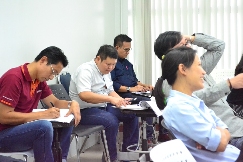 ตรวจผลงานวิทยานิพนธ์ นิสิตชั้นปีที่ 5 สาขาสถาปัตยกรรม ประจำปีการศึกษา 2559