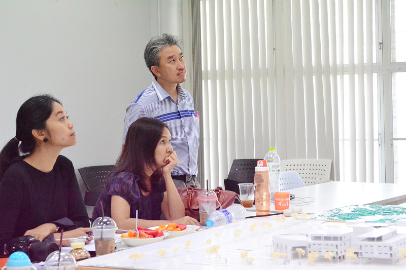 ตรวจผลงานวิทยานิพนธ์ นิสิตชั้นปีที่ 5 สาขาสถาปัตยกรรม ประจำปีการศึกษา 2559