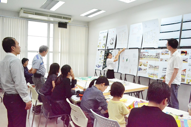 ตรวจผลงานวิทยานิพนธ์ นิสิตชั้นปีที่ 5 สาขาสถาปัตยกรรม ประจำปีการศึกษา 2559