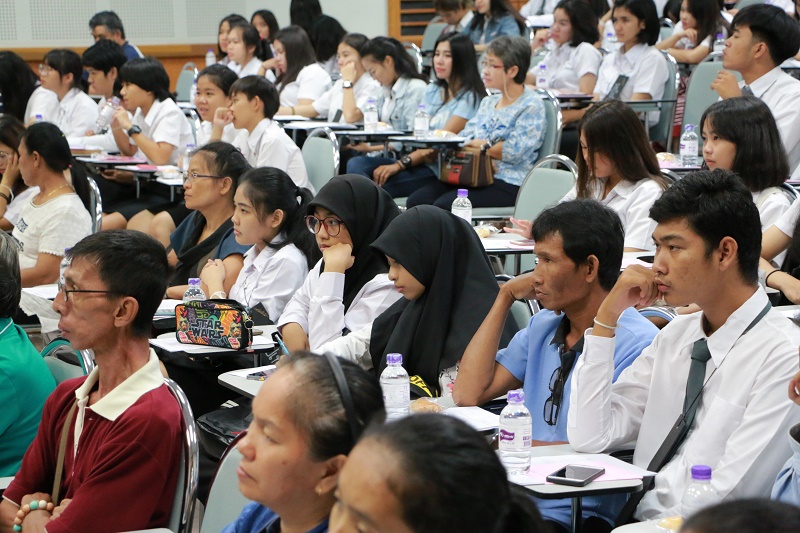 โครงการปฐมนิเทศนิสิตใหม่และพบผู้ปกครองประจำปีการศึกษา 2560