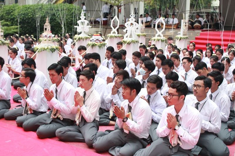 พิธีไหว้ครูและครอบครู ประจำปีการศึกษา 2560