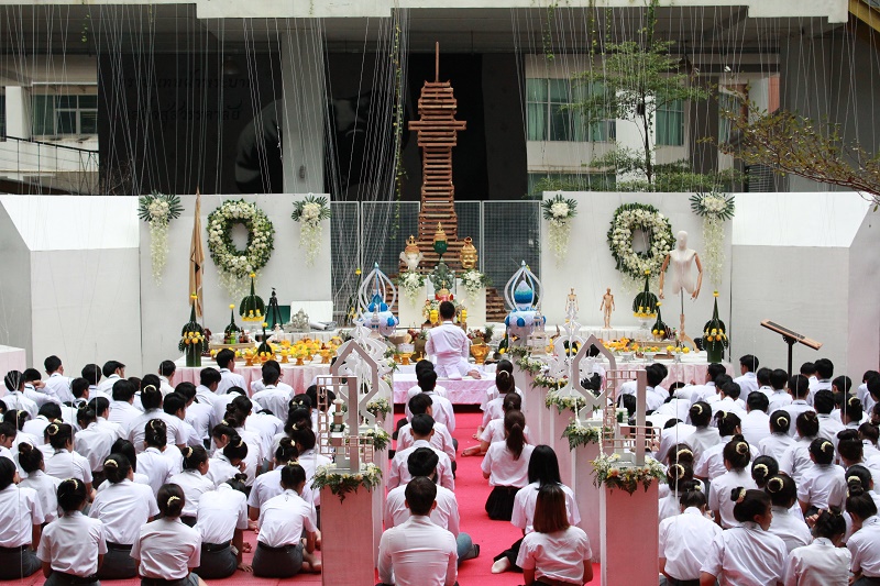 พิธีไหว้ครูและครอบครู ประจำปีการศึกษา 2560
