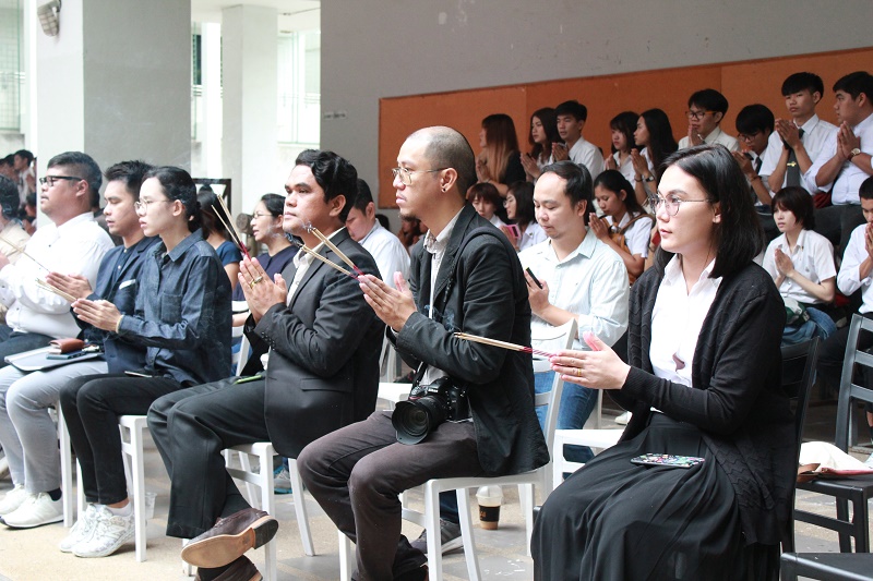 พิธีไหว้ครูและครอบครู ประจำปีการศึกษา 2560
