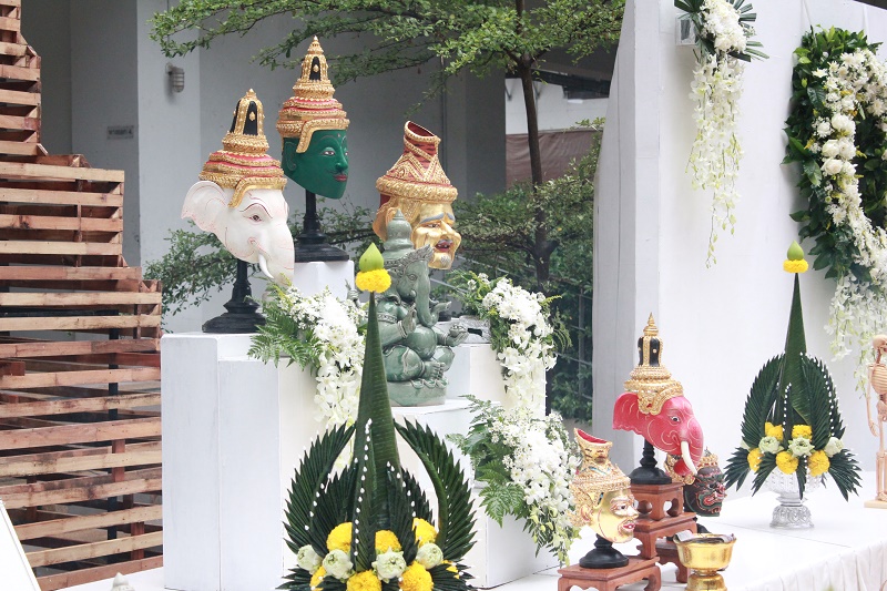พิธีไหว้ครูและครอบครู ประจำปีการศึกษา 2560