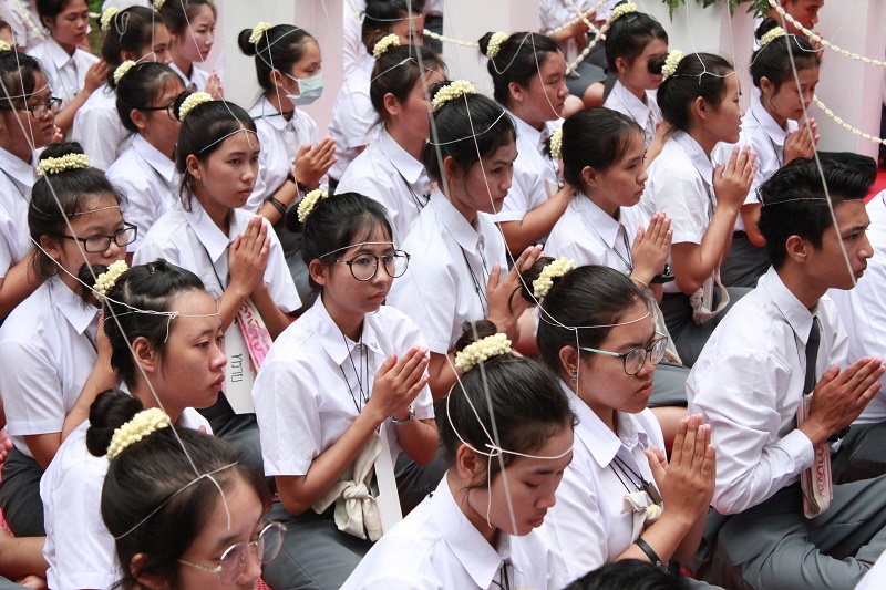 พิธีไหว้ครูและครอบครู ประจำปีการศึกษา 2560