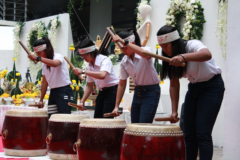 พิธีไหว้ครูและครอบครู ประจำปีการศึกษา 2560