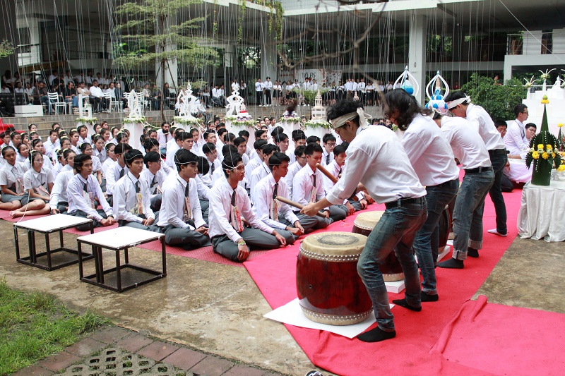 พิธีไหว้ครูและครอบครู ประจำปีการศึกษา 2560