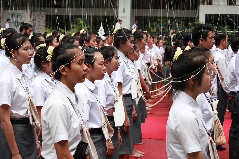 พิธีไหว้ครูและครอบครู ประจำปีการศึกษา 2560