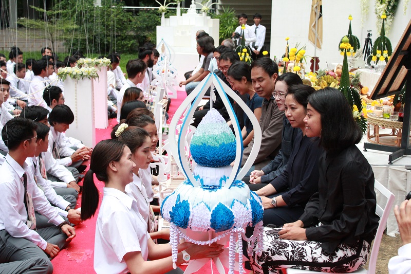 พิธีไหว้ครูและครอบครู ประจำปีการศึกษา 2560