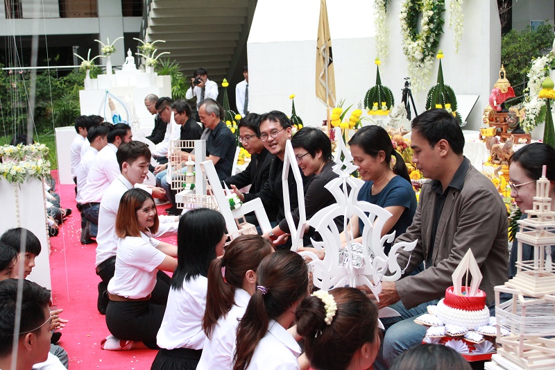 พิธีไหว้ครูและครอบครู ประจำปีการศึกษา 2560